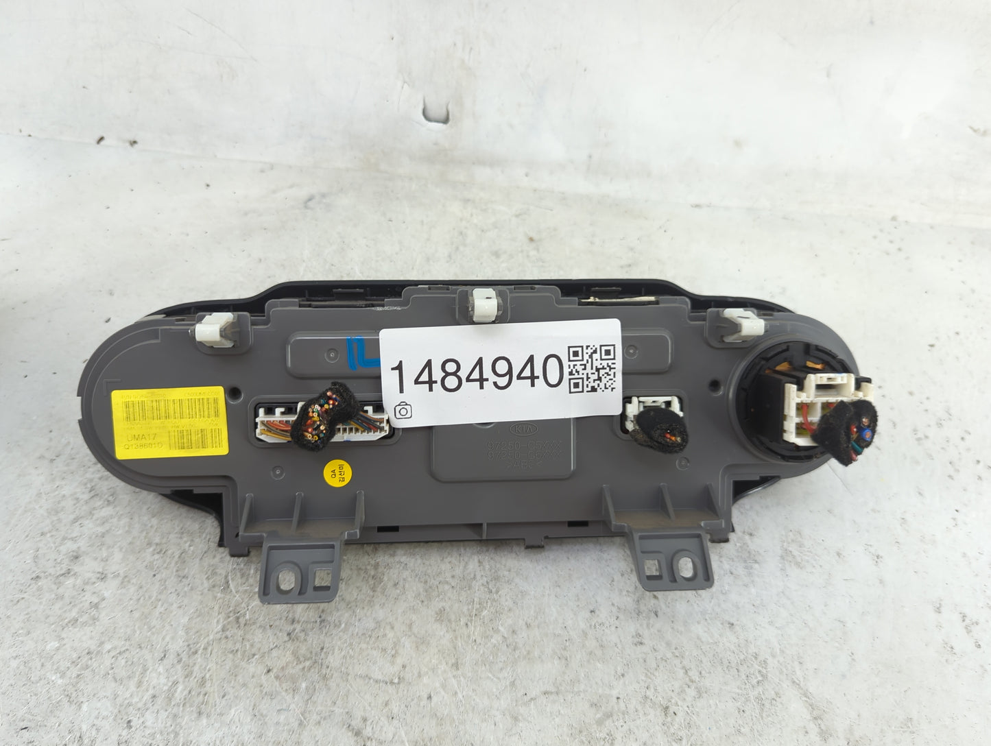 2017-2018 Kia Sorento Climate Control Module Temperature AC/Heater Replacement Fits Fits 2017 2018 OEM Used Auto Parts - Oem