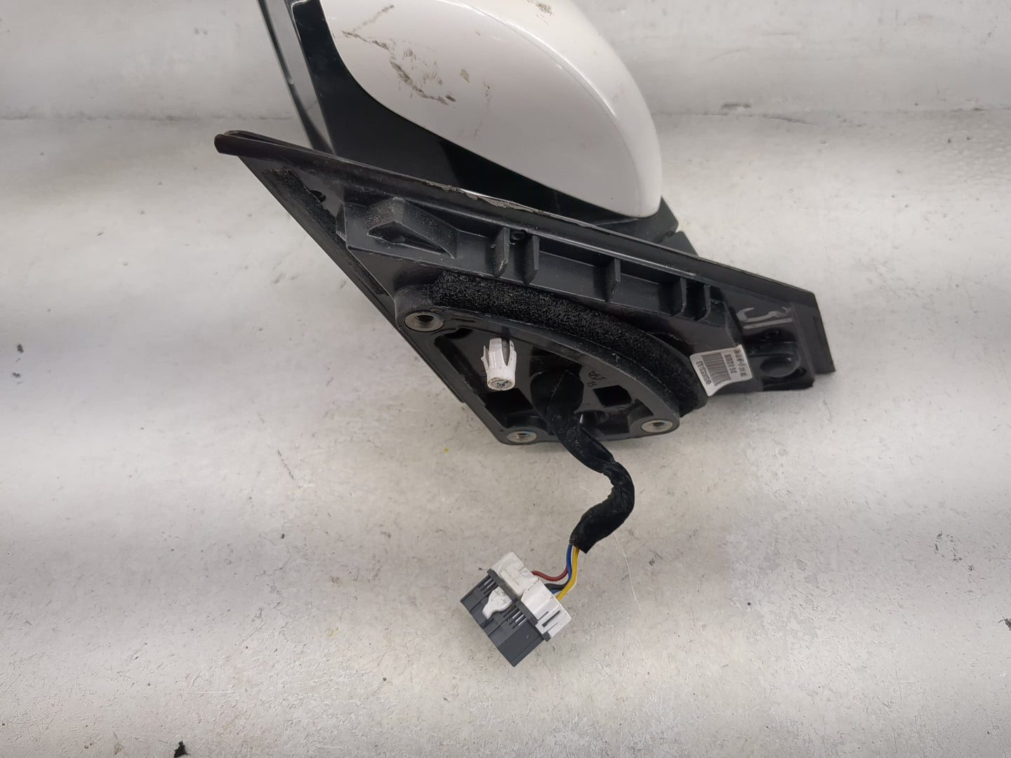 2016-2020 Kia Sorento Driver Side View Mirror - Left Door Mirror OEM Used - Oemusedautoparts1.com
