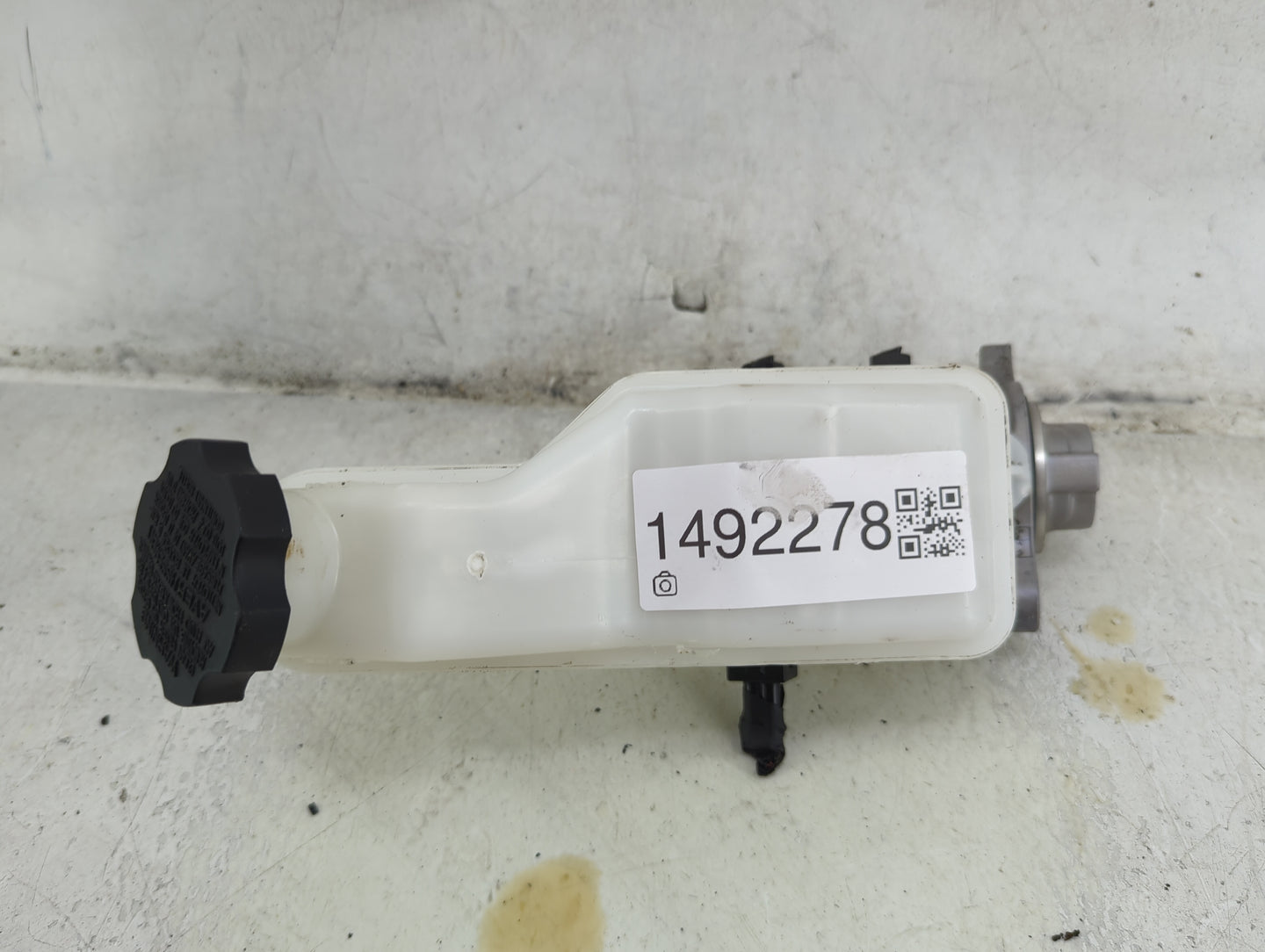 2016-2020 Kia Sorento Brake Master Cylinder 1492278 - Oemusedautoparts1.com