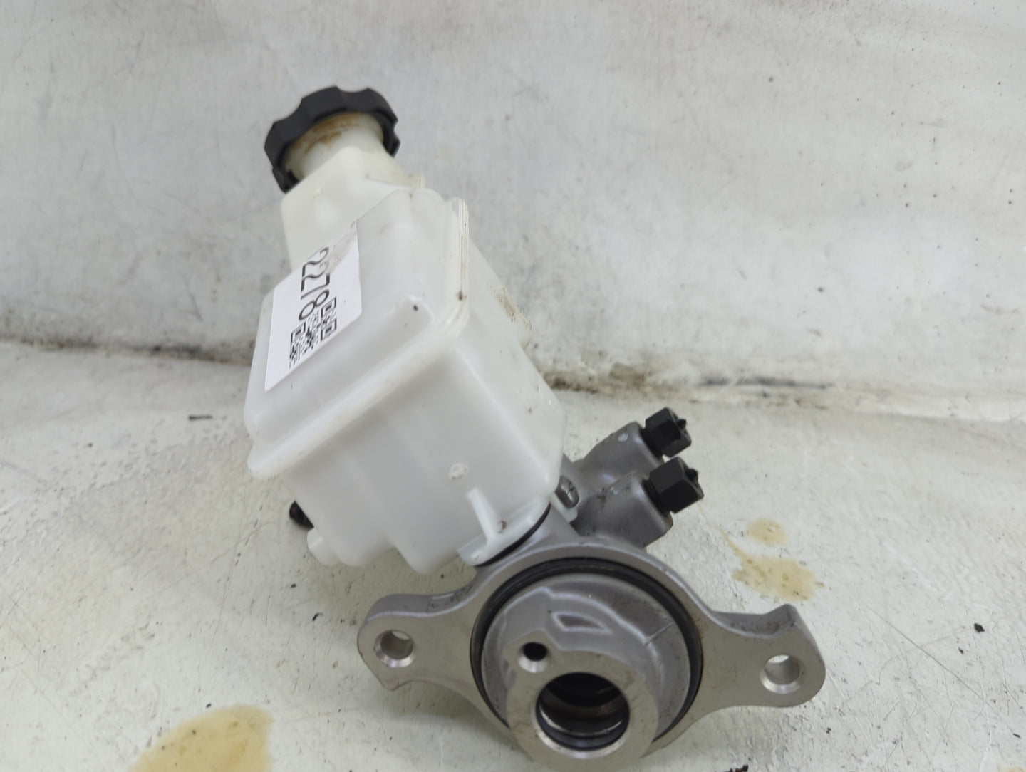 2016-2020 Kia Sorento Brake Master Cylinder 1492278 - Oemusedautoparts1.com