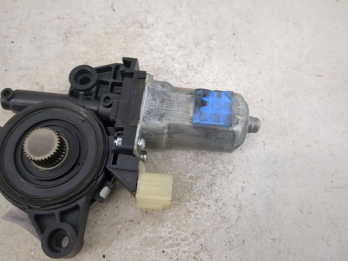 2016-2019 Kia Sorento Passenger Rear Right Power Window Motor - Oemusedautoparts1.com