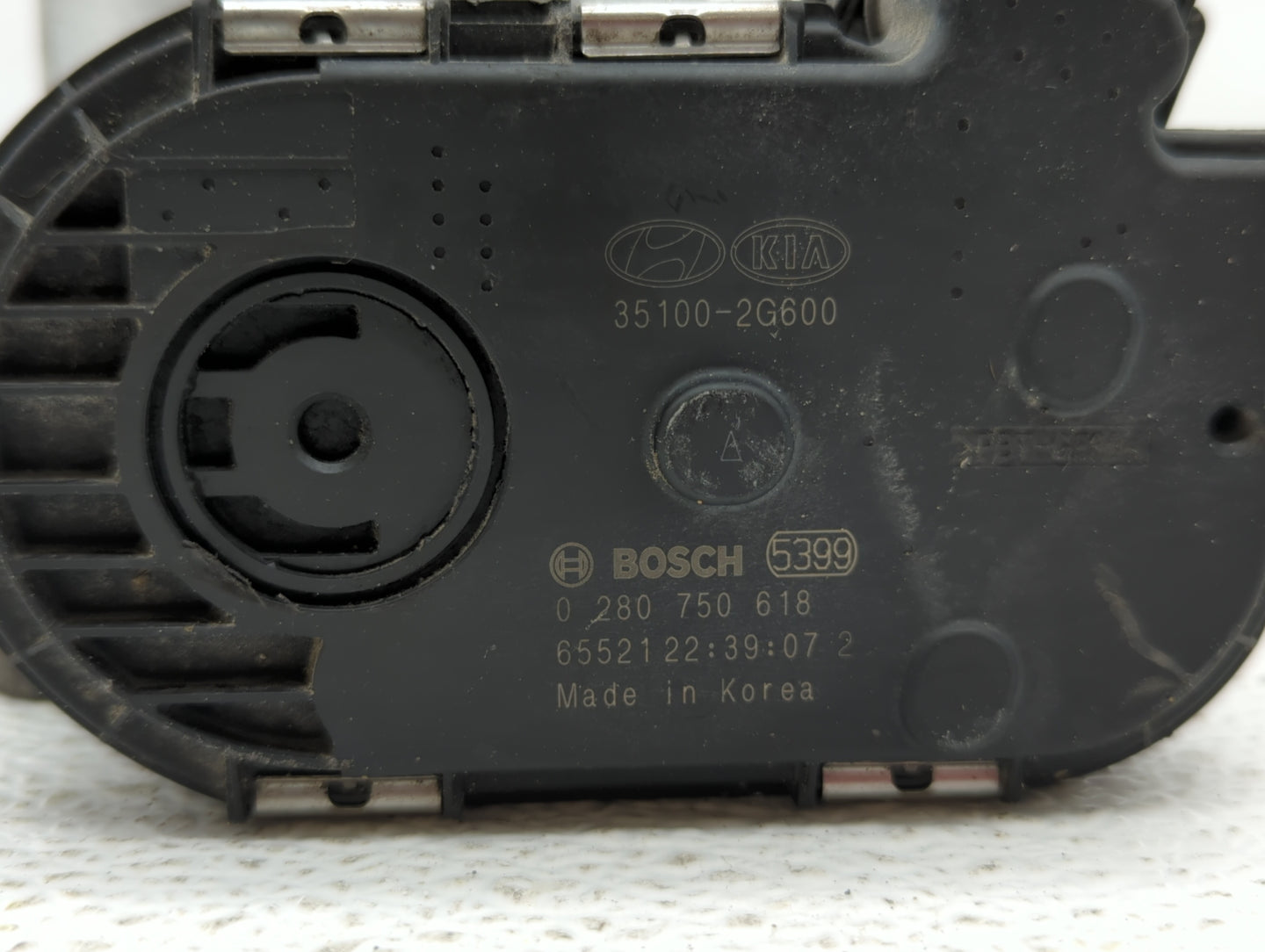 2016-2019 Kia Sorento Throttle Body P/N:0 280 750 618 35100-2G600 Fits Fits 2015 2016 2017 2018 2019 OEM Used Auto Parts - O