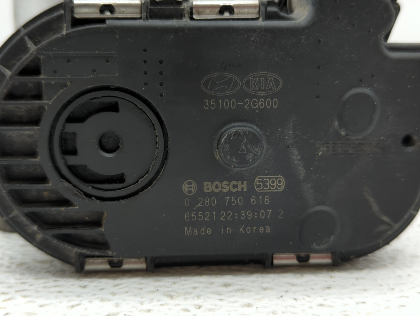 2016-2019 Kia Sorento Throttle Body P/N:0 280 750 618 35100-2G600 Fits Fits 2015 2016 2017 2018 2019 OEM Used Auto Parts - O