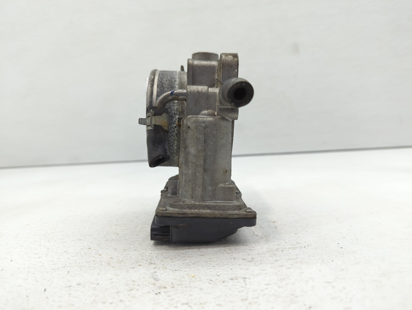 2014-2018 Kia Sorento Throttle Body P/N:35100-3CAA0 Fits Fits 2012 2013 2014 2015 2016 2017 2018 OEM Used Auto Parts - Oemus