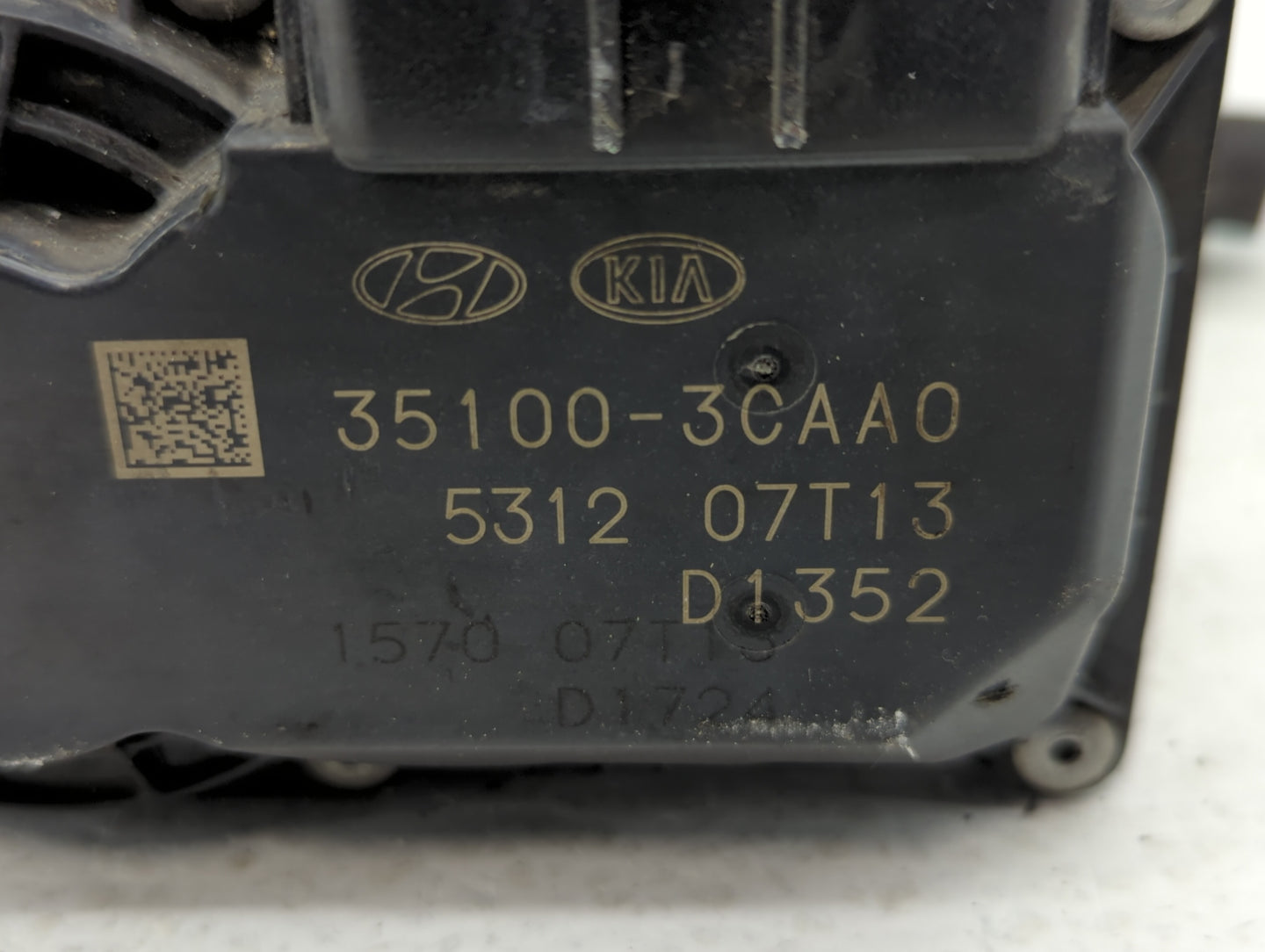 2014-2018 Kia Sorento Throttle Body P/N:35100-3CAA0 Fits Fits 2012 2013 2014 2015 2016 2017 2018 OEM Used Auto Parts - Oemus
