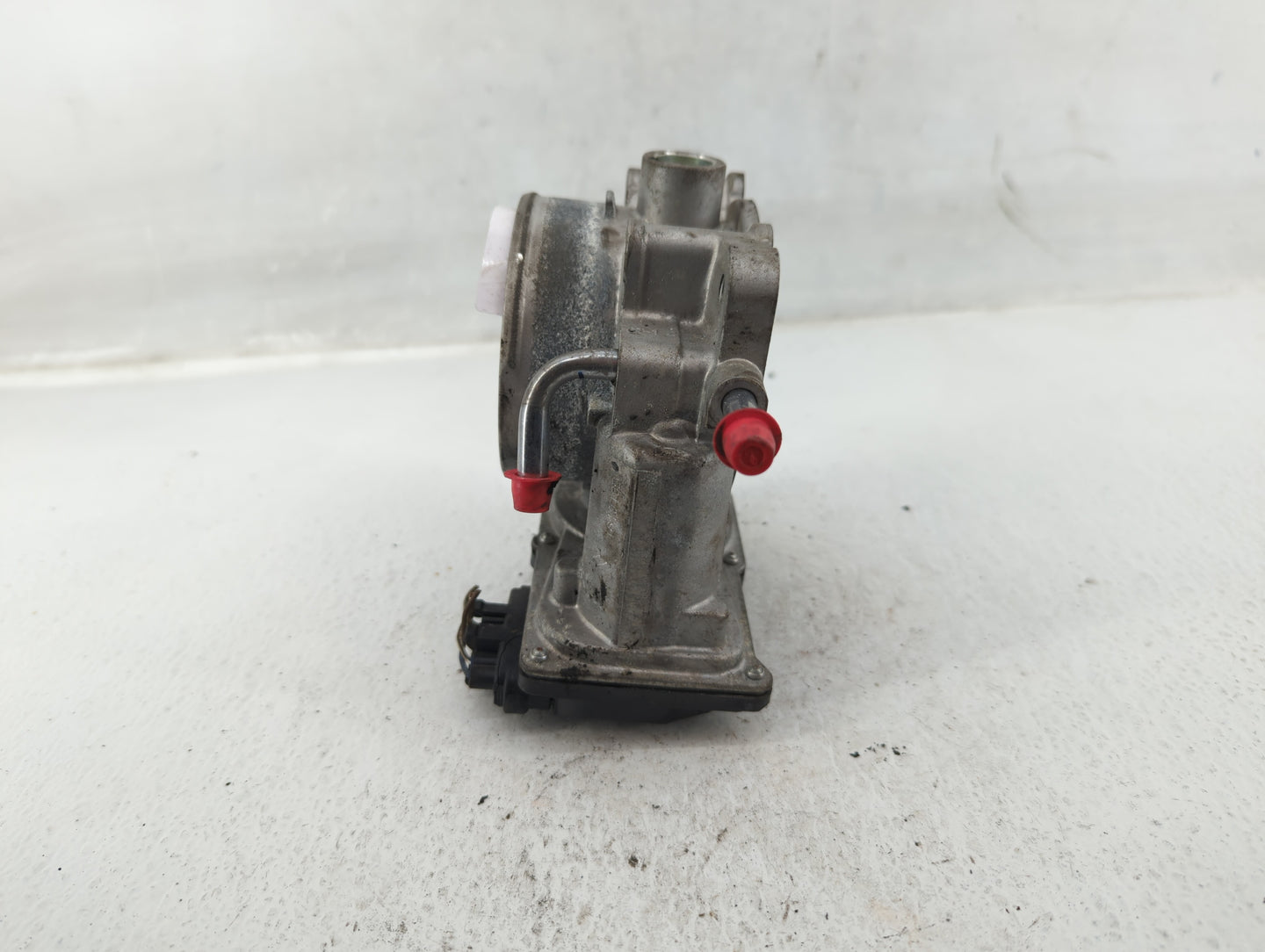 2014-2018 Kia Sorento Throttle Body P/N:35100-3CAA0 Fits Fits 2012 2013 2014 2015 2016 2017 2018 OEM Used Auto Parts - Oemus