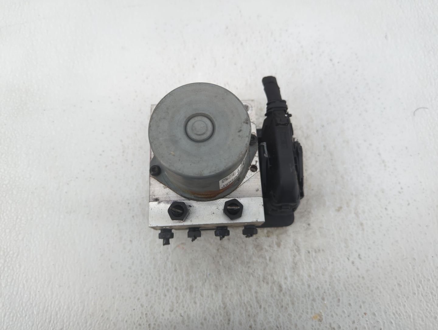 2017 Kia Sorento ABS Pump Control Module Replacement P/N:61589-45100 Fits Fits 2014 2015 2016 OEM Used Auto Parts - Oemuseda