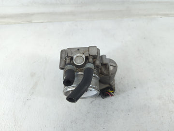2016-2018 Kia Sorento Throttle Body P/N:35100-2G610 Fits Fits 2015 2016 2017 2018 2019 2020 2021 OEM Used Auto Parts