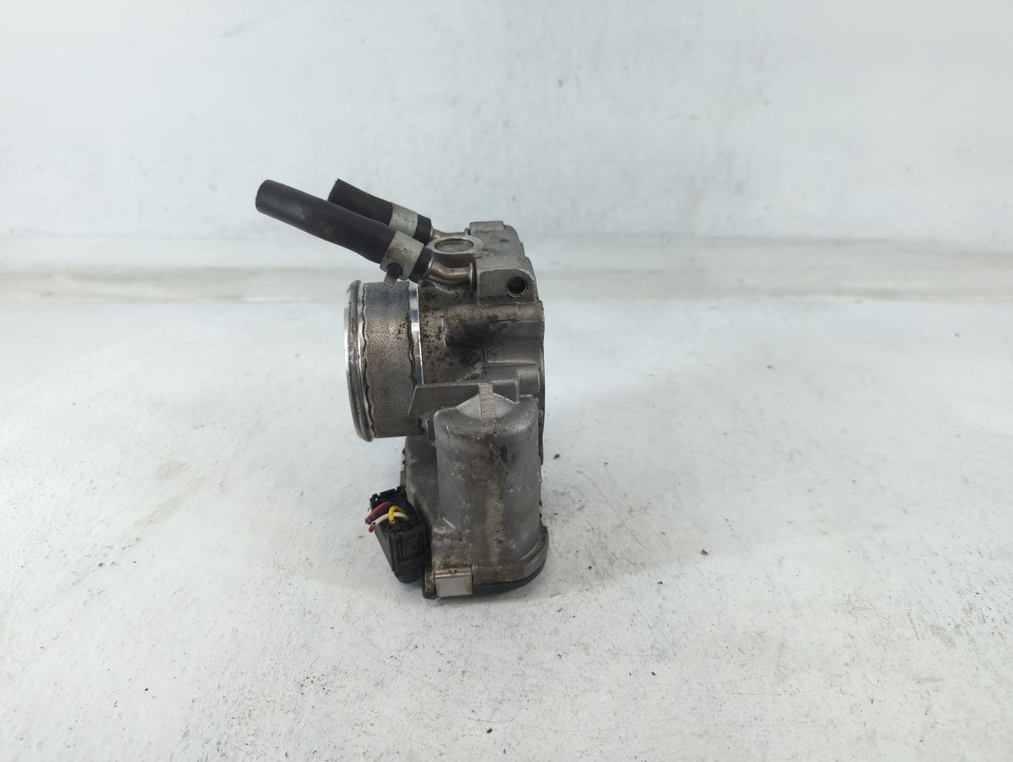 2016-2018 Kia Sorento Throttle Body P/N:35100-2G610 Fits Fits 2015 2016 2017 2018 2019 2020 2021 OEM Used Auto Parts - Oemus