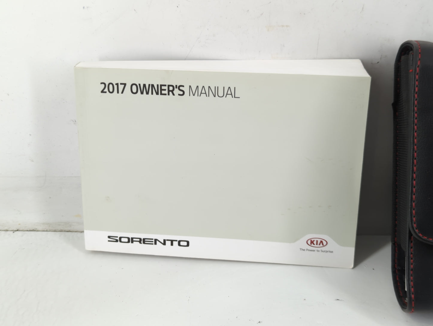 2017 Kia Sorento Owners Manual Book Guide P/N:HXG5-EU68D OEM Used Auto Parts - Oemusedautoparts1.com