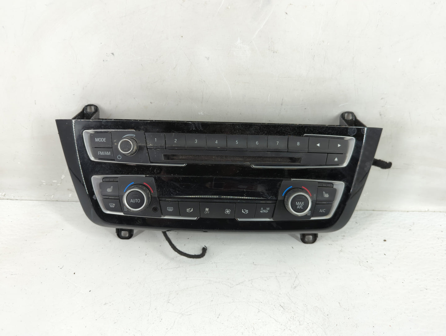2014-2016 Kia Soul Radio AM FM Cd Player Receiver Replacement P/N:96560-B2211CA Fits Fits 2014 2015 2016 OEM Used Auto Parts