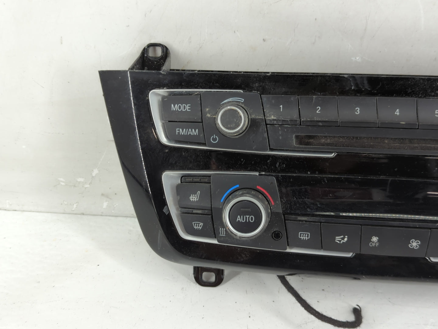 2014-2016 Kia Soul Radio AM FM Cd Player Receiver Replacement P/N:96560-B2211CA Fits Fits 2014 2015 2016 OEM Used Auto Parts