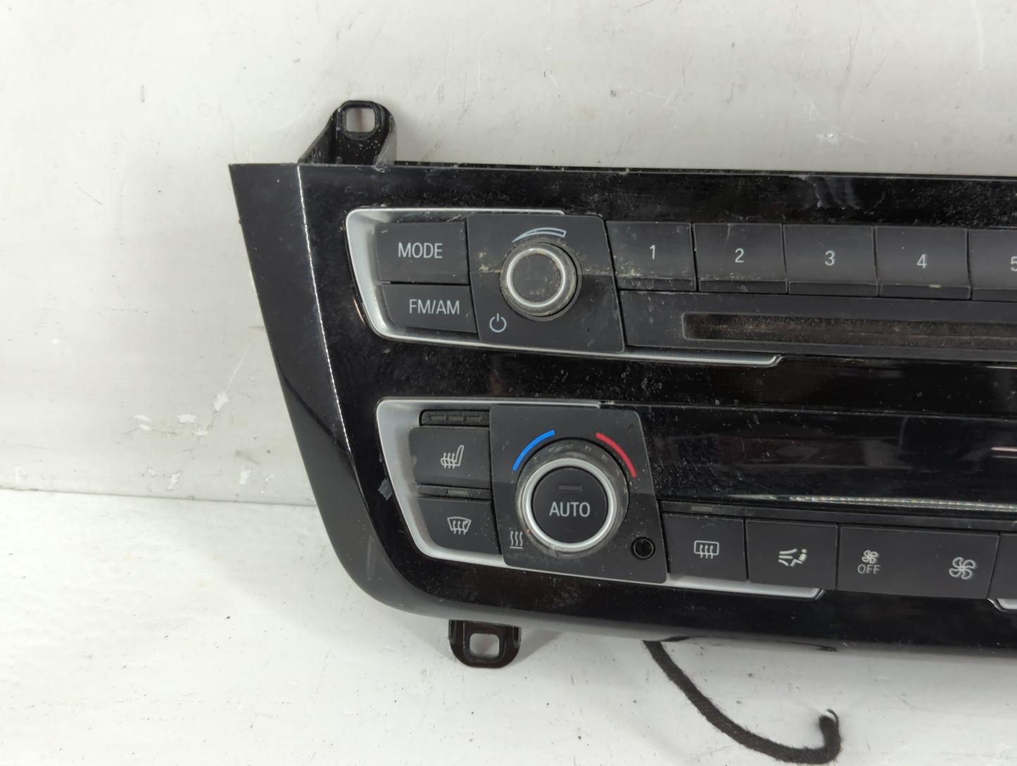 2014-2016 Kia Soul Radio AM FM Cd Player Receiver Replacement P/N:96560-B2211CA Fits Fits 2014 2015 2016 OEM Used Auto Parts
