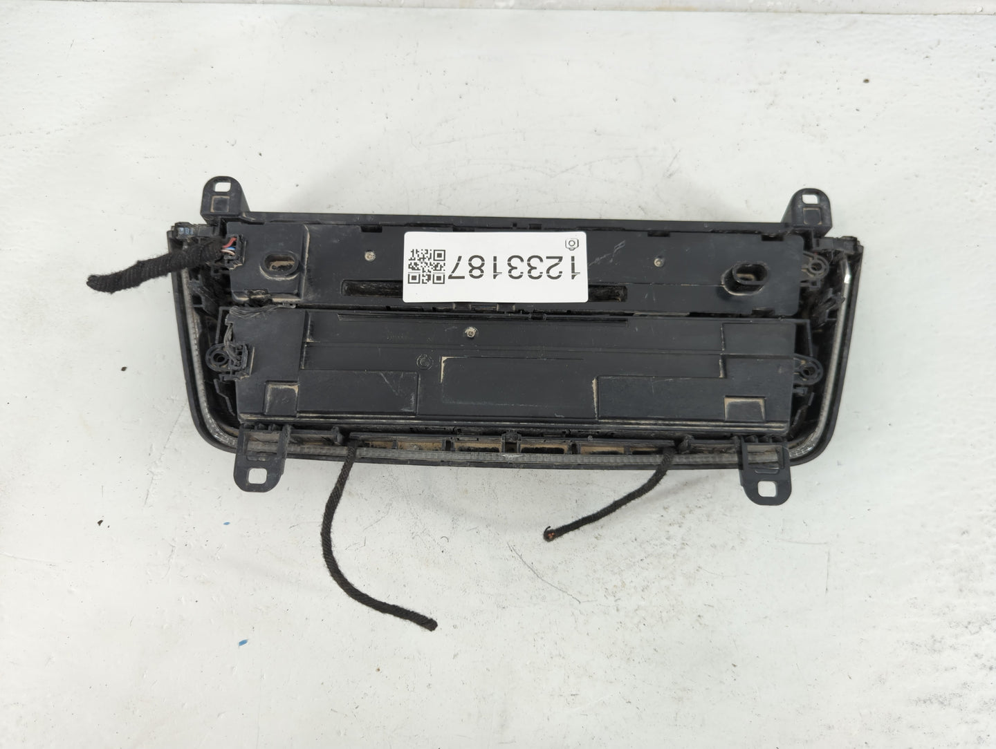 2014-2016 Kia Soul Radio AM FM Cd Player Receiver Replacement P/N:96560-B2211CA Fits Fits 2014 2015 2016 OEM Used Auto Parts