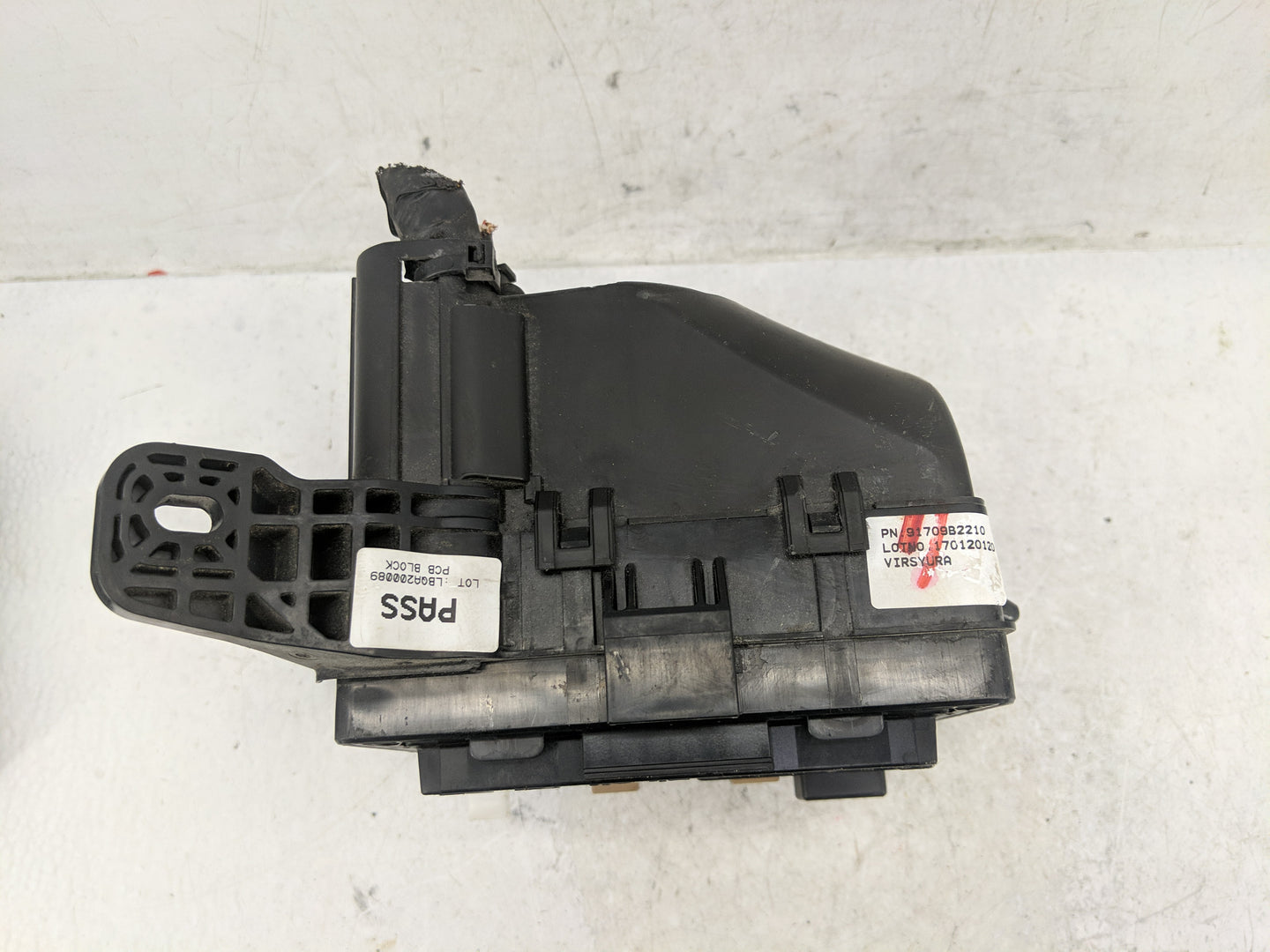2017-2019 Kia Soul Fusebox Fuse Box Panel Relay Module P/N:91950-B2330 Fits Fits 2017 2018 2019 OEM Used Auto Parts - Oemuse