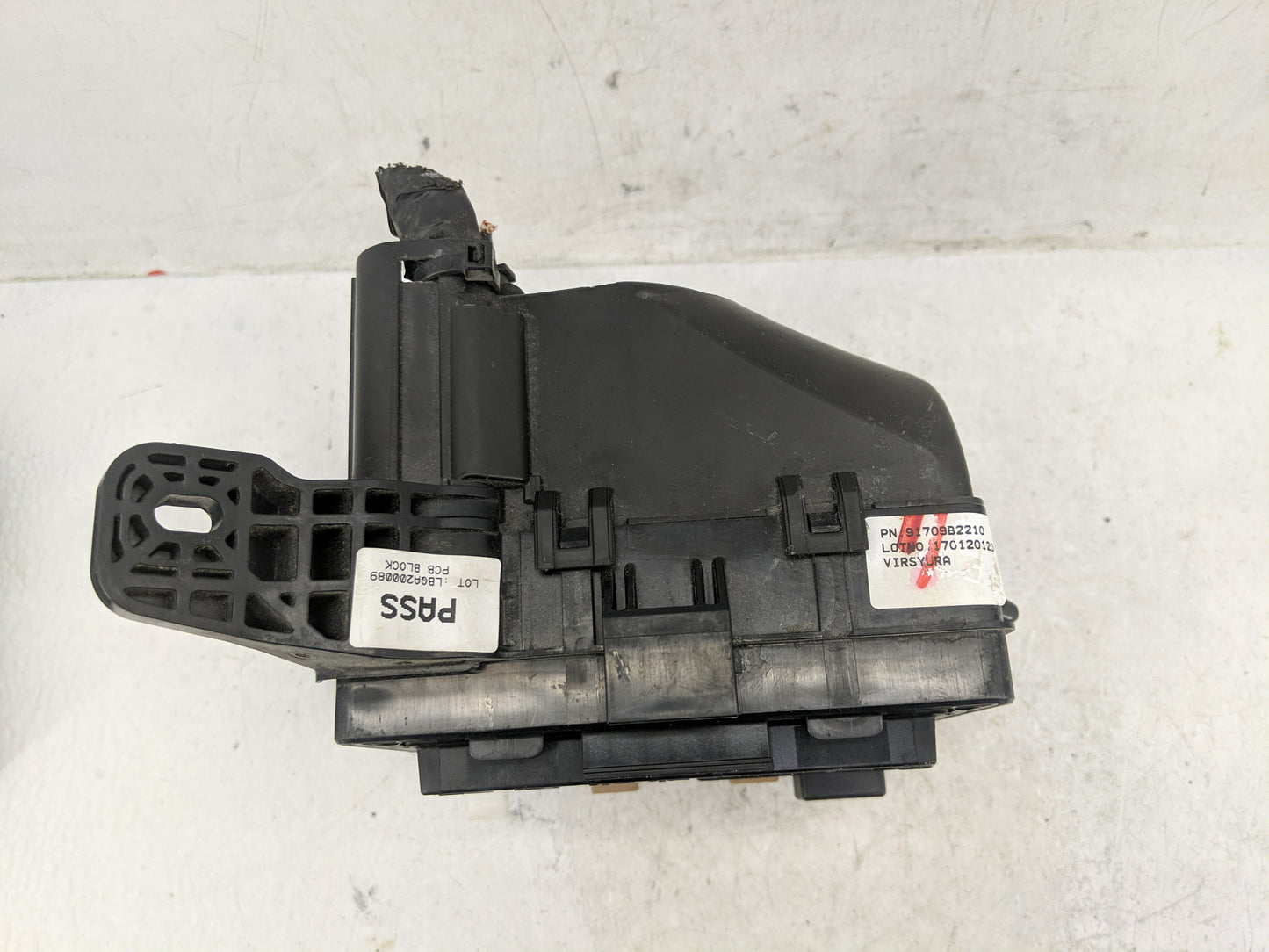 2017-2019 Kia Soul Fusebox Fuse Box Panel Relay Module P/N:91950-B2330 Fits Fits 2017 2018 2019 OEM Used Auto Parts - Oemuse