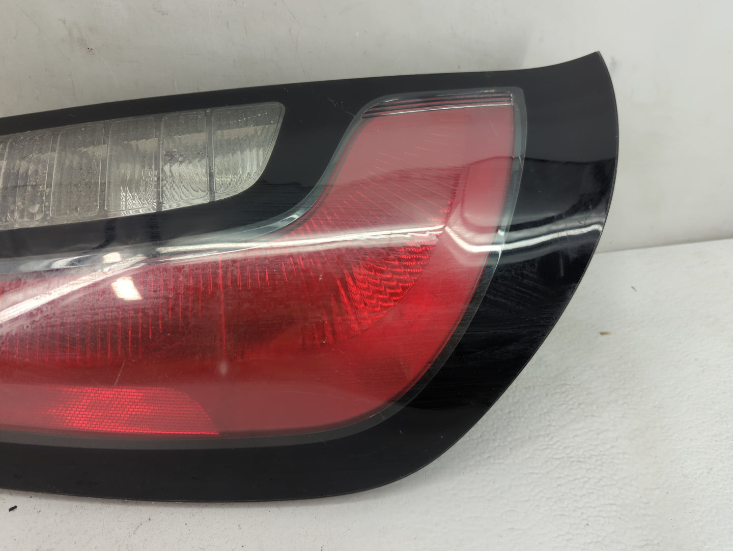 2014-2019 Kia Soul Tail Light Assembly Driver Left OEM P/N:E1314014 92401-B2030 Fits Fits 2014 2015 2016 2017 2018 2019 OEM 