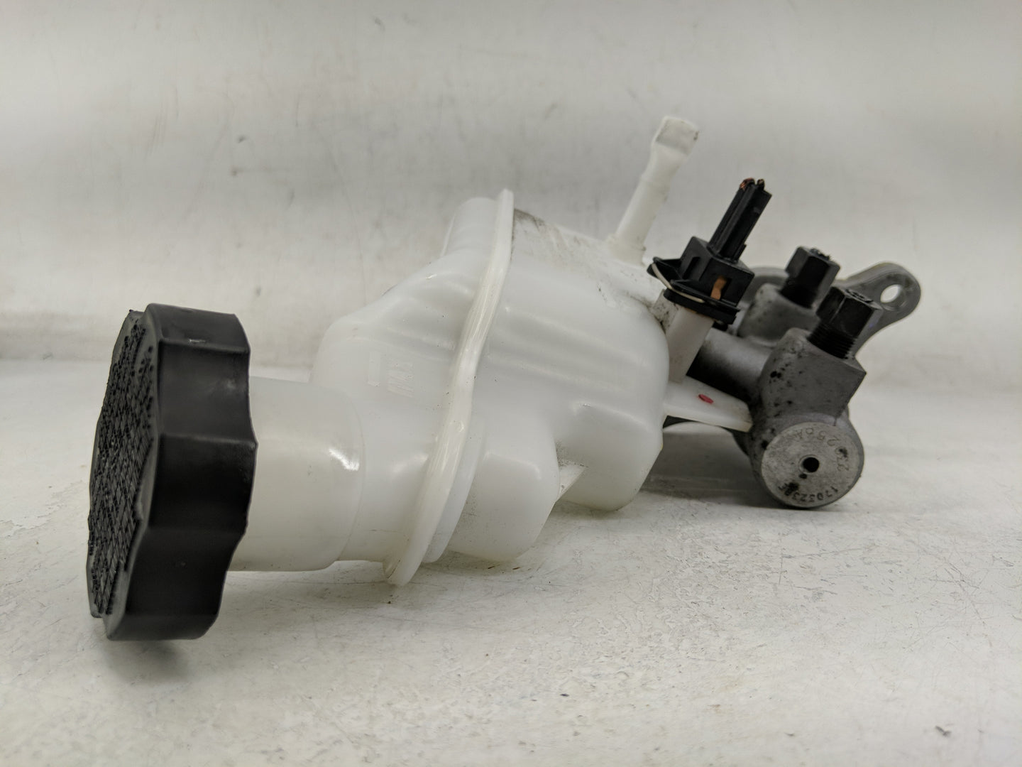 2017-2019 Kia Soul Brake Master Cylinder - Oemusedautoparts1.com