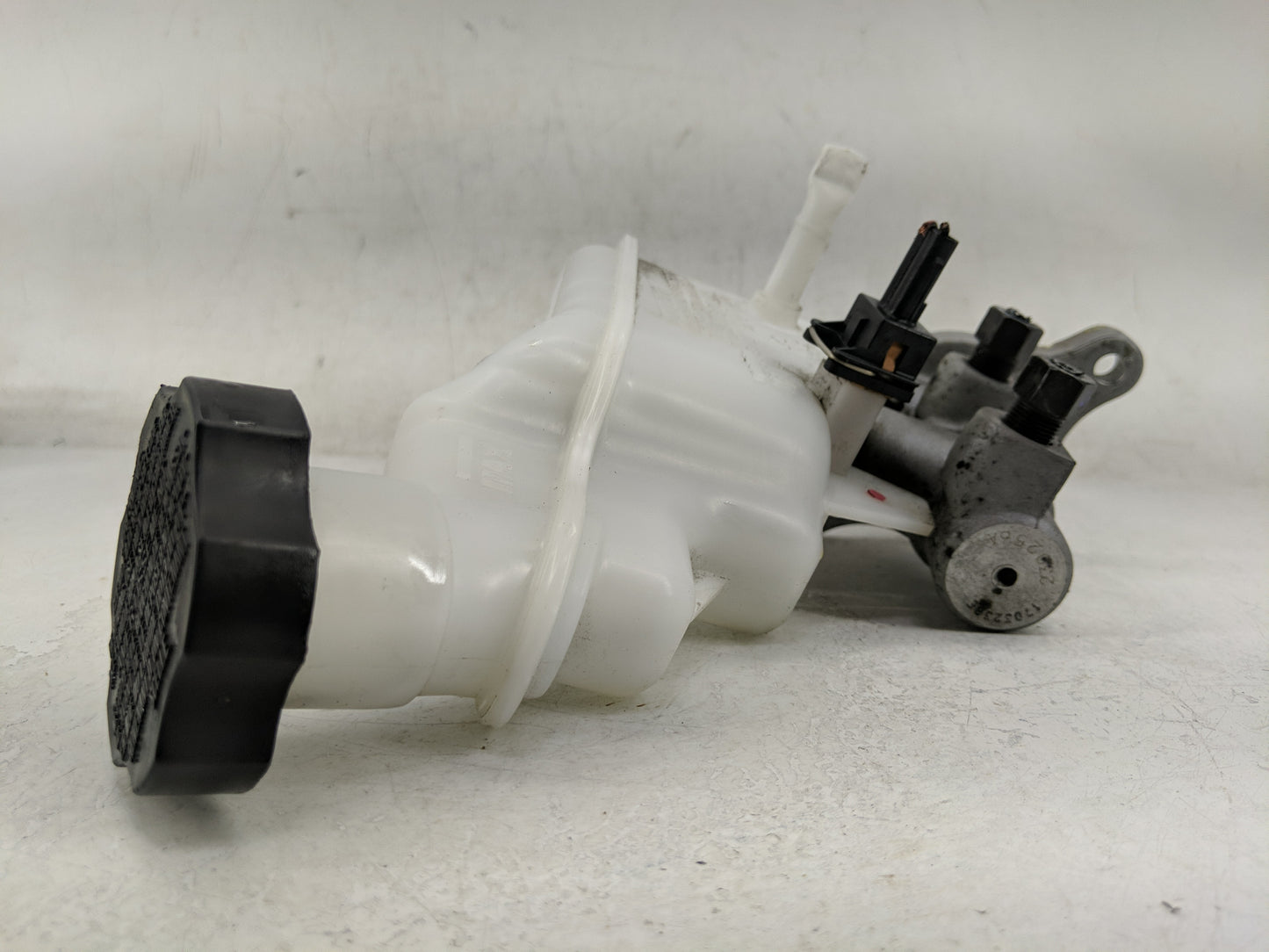 2017-2019 Kia Soul Brake Master Cylinder - Oemusedautoparts1.com