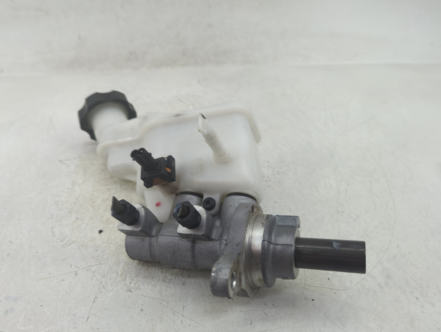 2017-2019 Kia Soul Brake Master Cylinder - Oemusedautoparts1.com