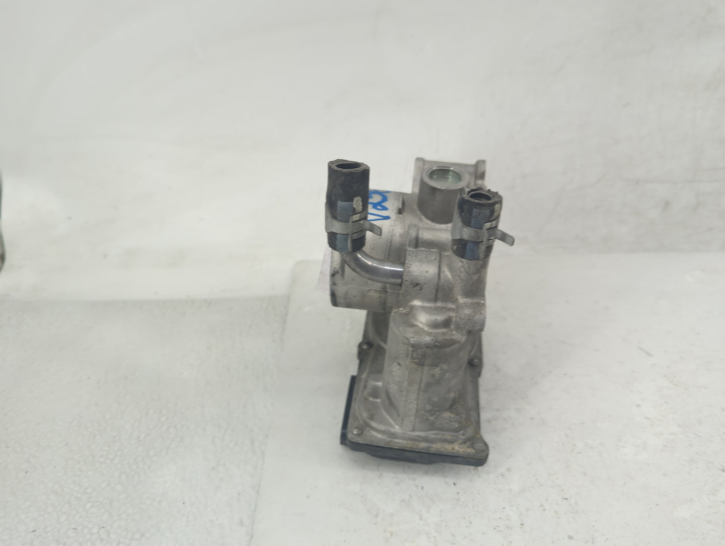 2012-2019 Kia Soul Throttle Body P/N:35100-2B300 Fits Fits 2012 2013 2014 2015 2016 2017 2018 2019 OEM Used Auto Parts - Oem