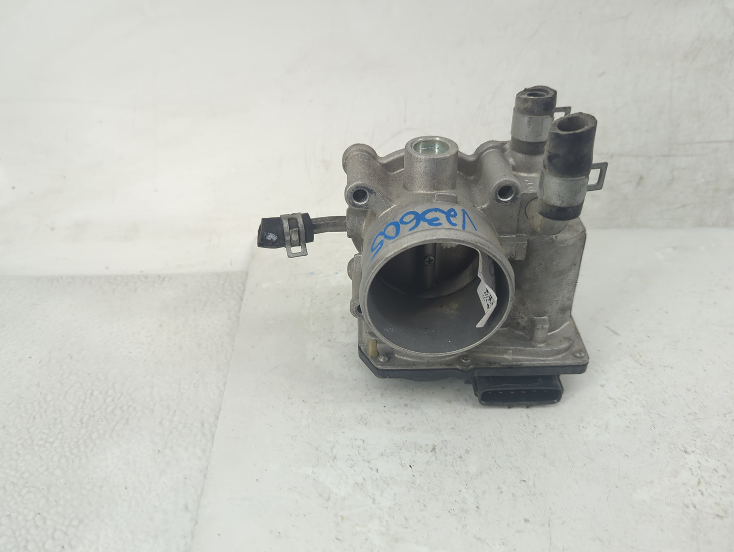2012-2019 Kia Soul Throttle Body P/N:35100-2B300 Fits Fits 2012 2013 2014 2015 2016 2017 2018 2019 OEM Used Auto Parts - Oem