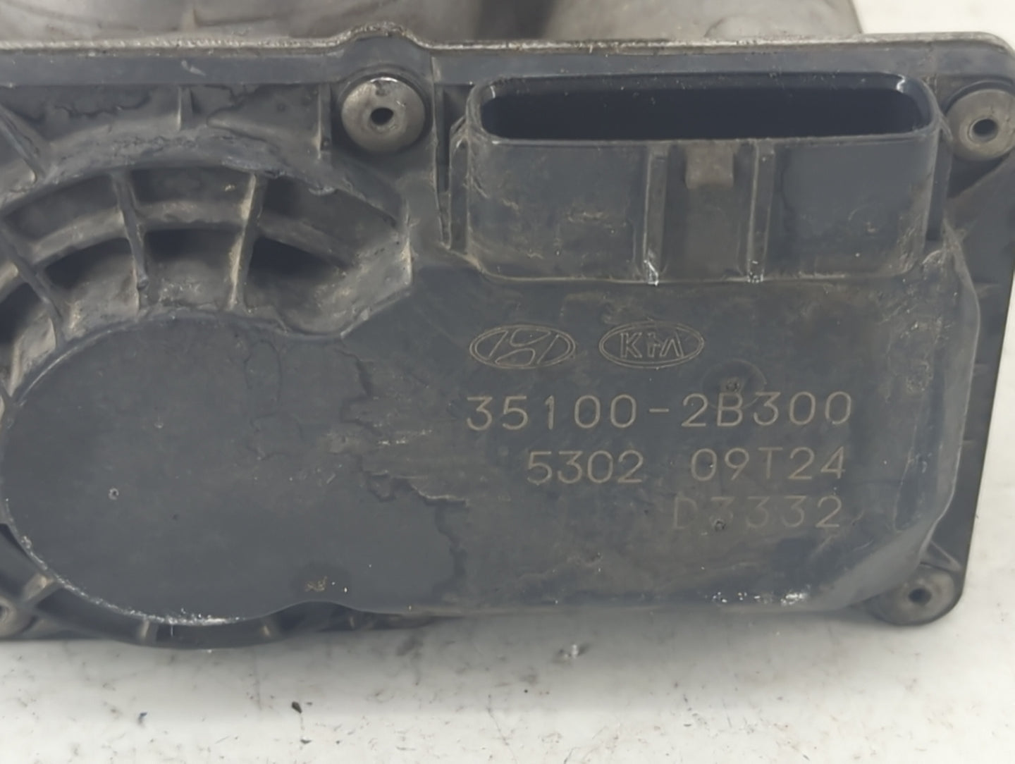 2012-2019 Kia Soul Throttle Body P/N:35100-2B300 Fits Fits 2012 2013 2014 2015 2016 2017 2018 2019 OEM Used Auto Parts - Oem