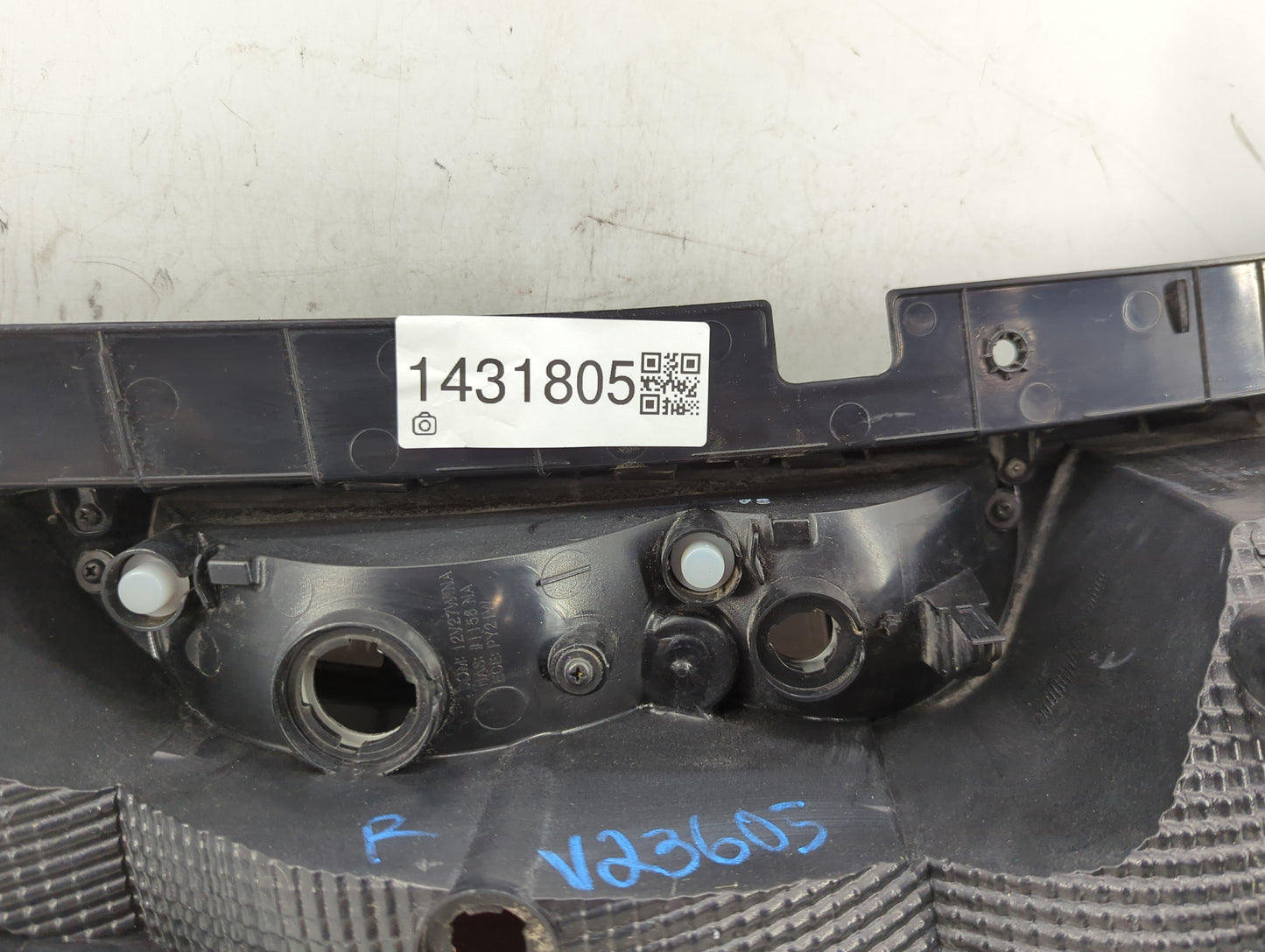 2014-2019 Kia Soul Tail Light Assembly Passenger Right OEM Fits Fits 2014 2015 2016 2017 2018 2019 OEM Used Auto Parts - Oem