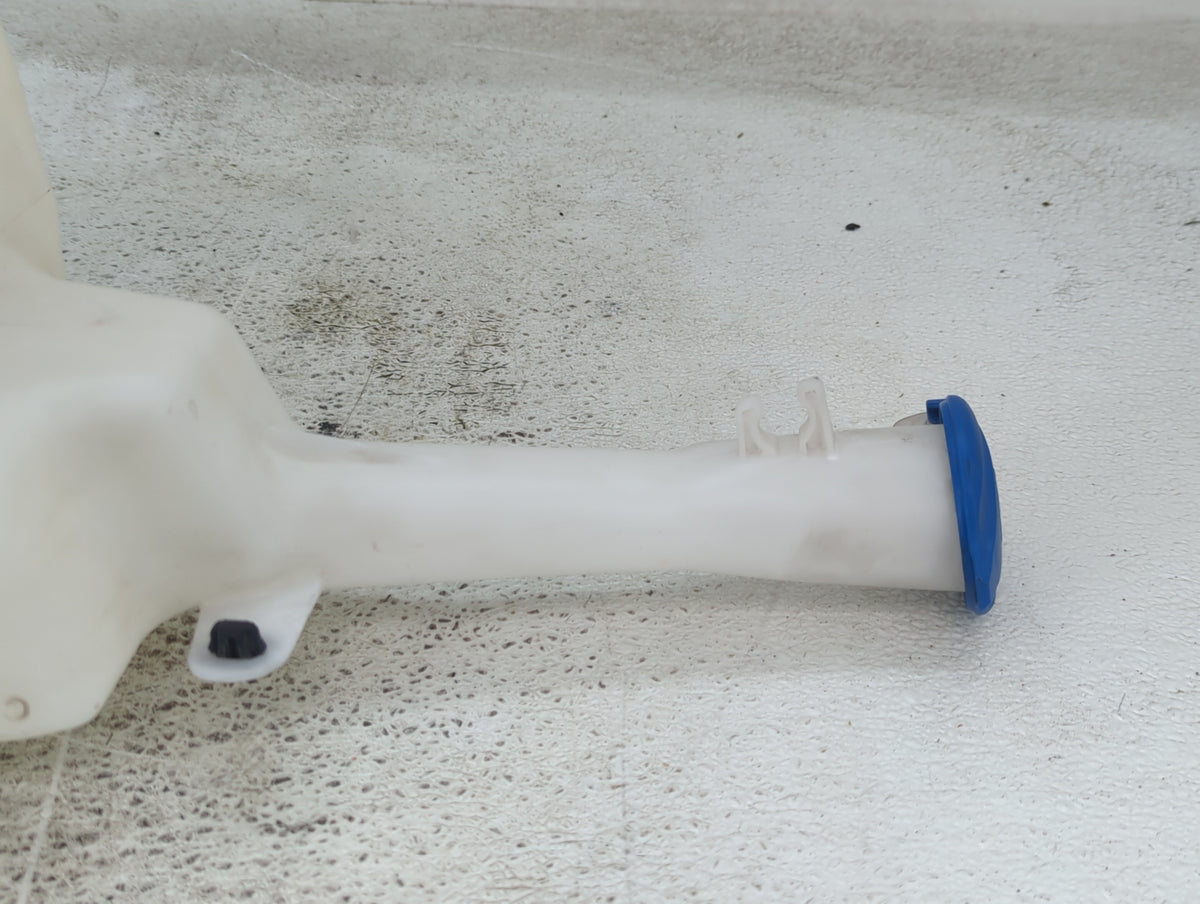 2014-2019 Kia Soul Windshield Washer Fluid Reservoir Bottle White - Oemusedautoparts1.com