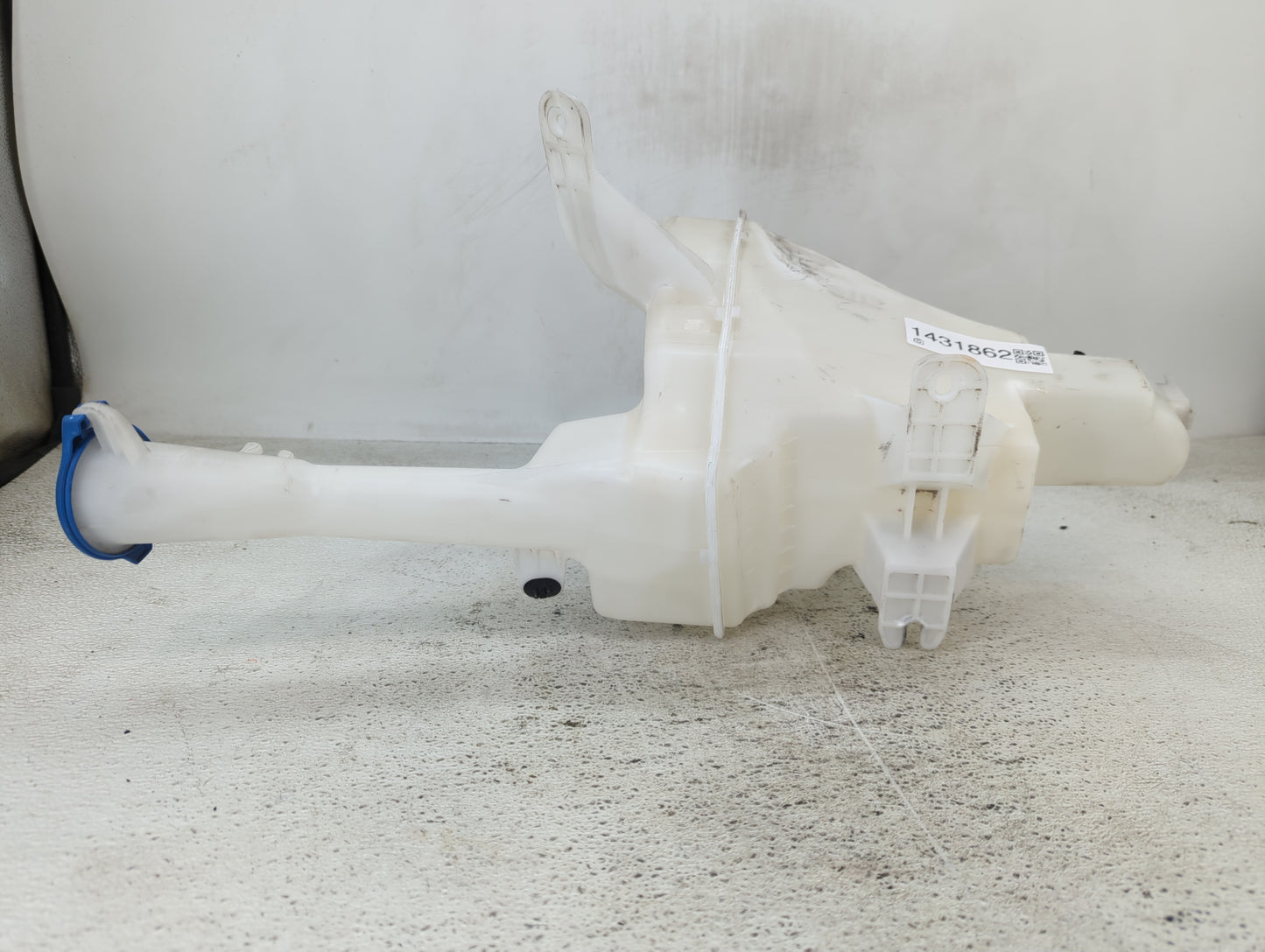 2017 Kia Soul Windshield Washer Fluid Reservoir Bottle Oem White - Oemusedautoparts1.com