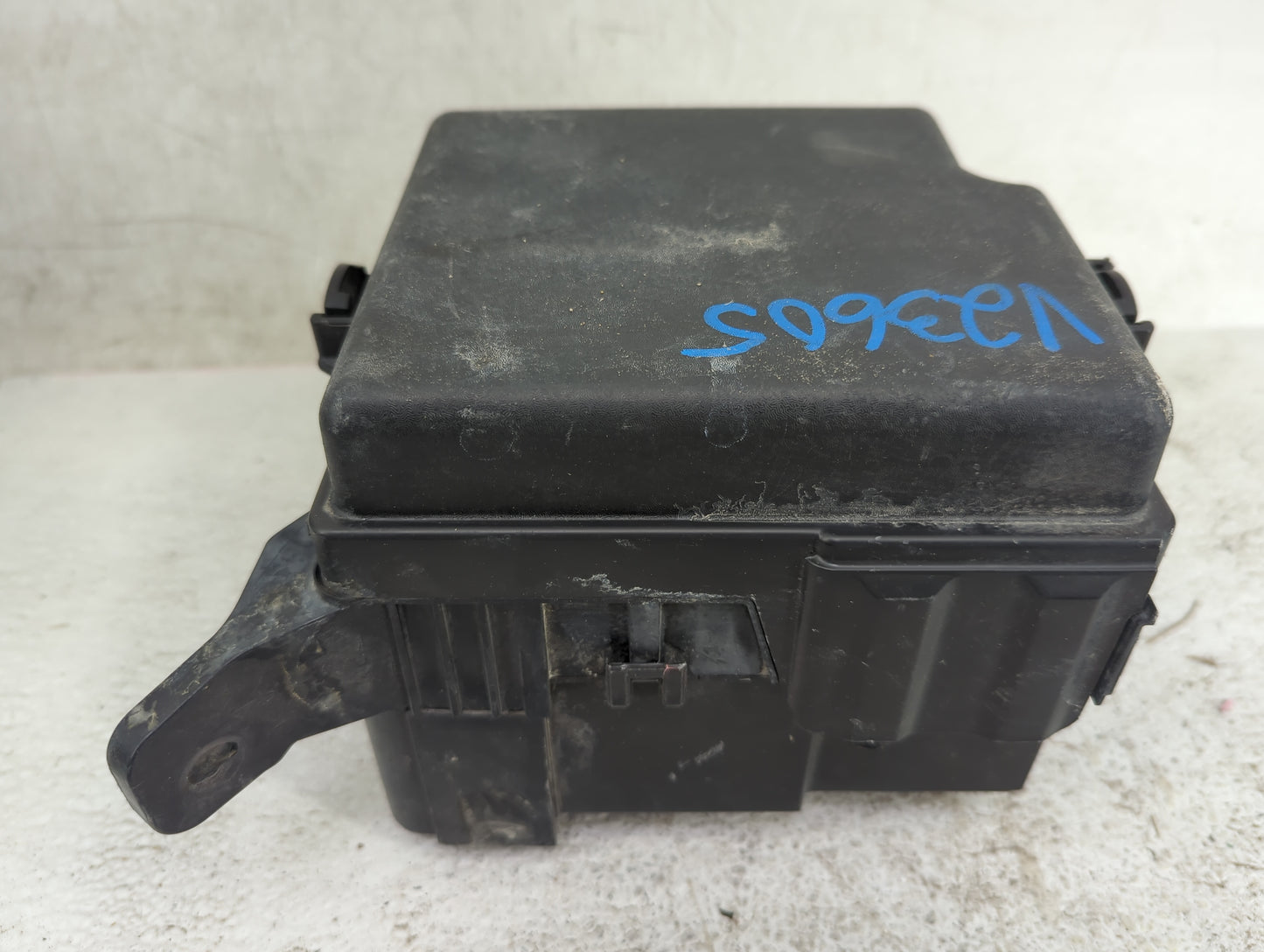 2017-2019 Kia Soul Fusebox Fuse Box Panel Relay Module P/N:91950-B2350 Fits Fits 2017 2018 2019 OEM Used Auto Parts - Oemuse