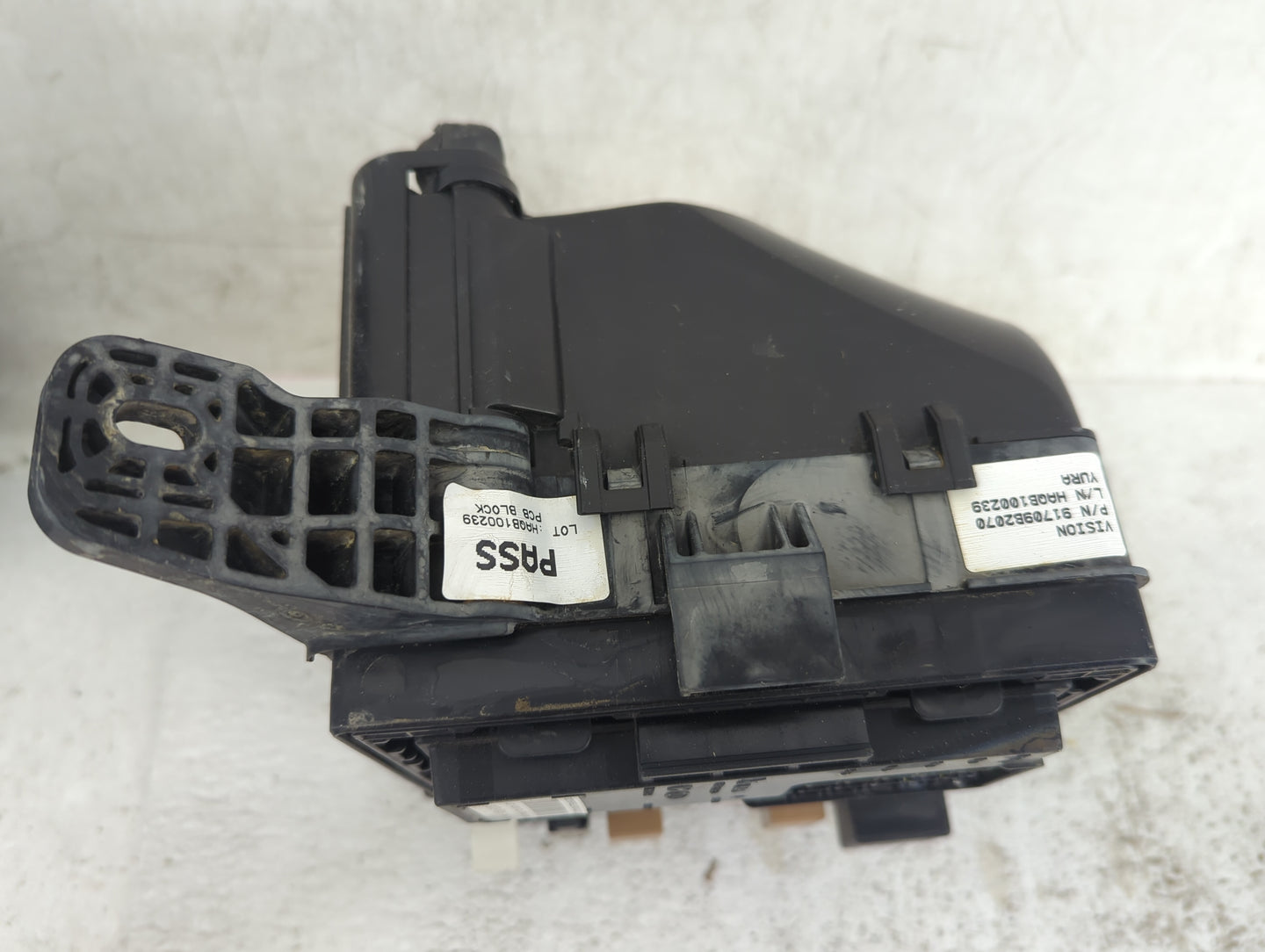 2017-2019 Kia Soul Fusebox Fuse Box Panel Relay Module P/N:91950-B2350 Fits Fits 2017 2018 2019 OEM Used Auto Parts - Oemuse
