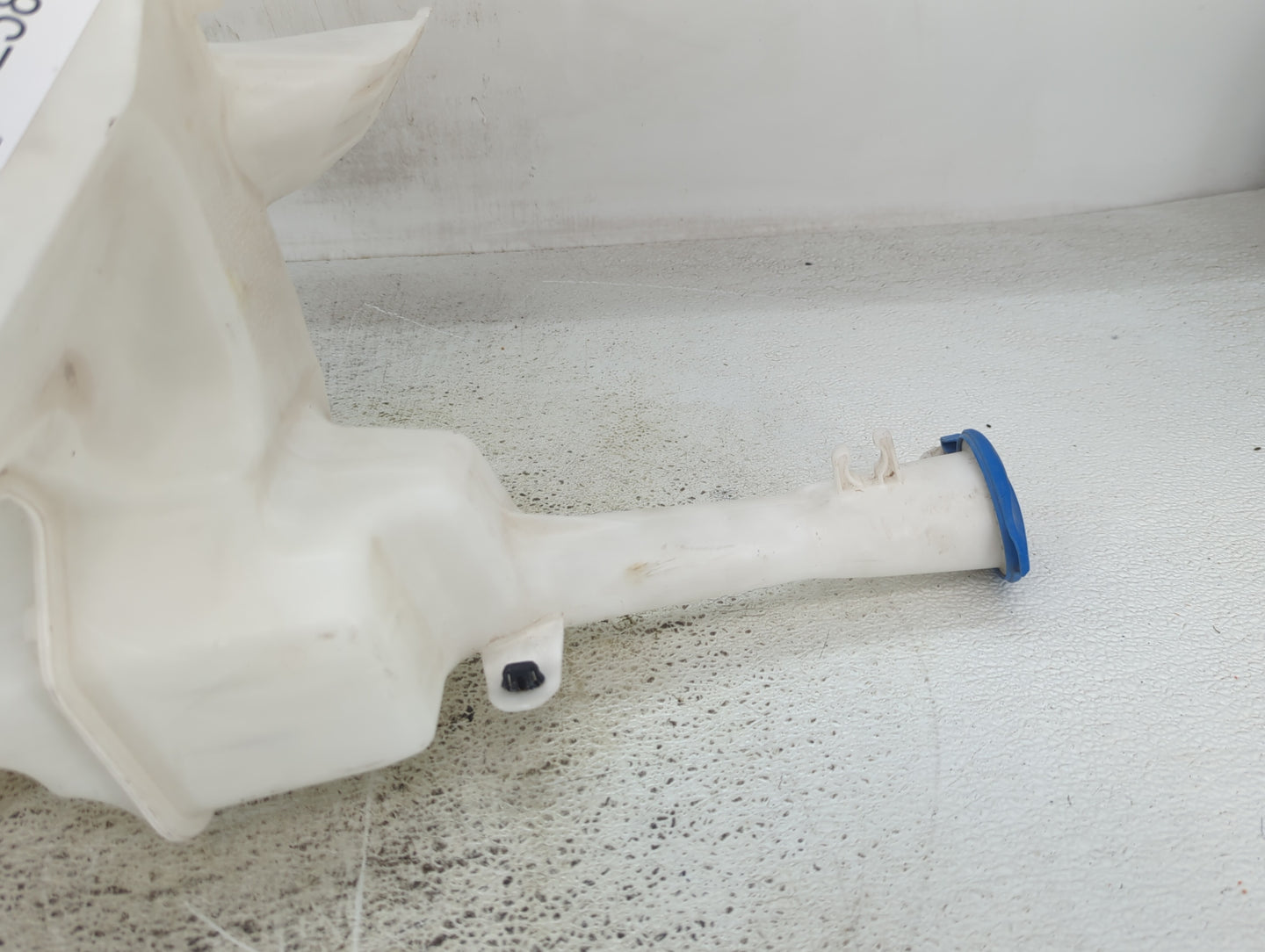 2014-2019 Kia Soul Windshield Washer Fluid Reservoir Bottle Oem - Oemusedautoparts1.com