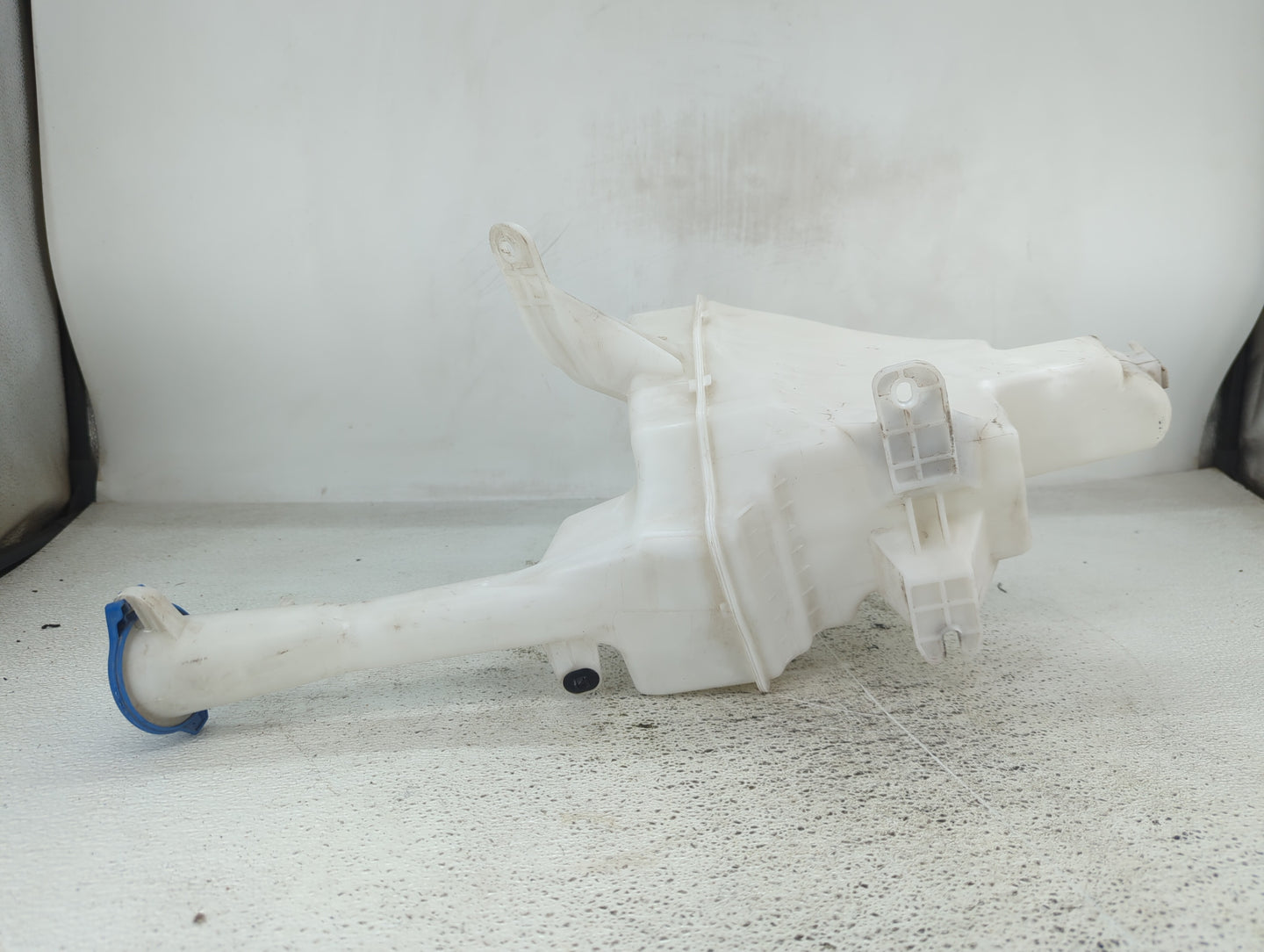 2014-2019 Kia Soul Windshield Washer Fluid Reservoir Bottle Oem - Oemusedautoparts1.com