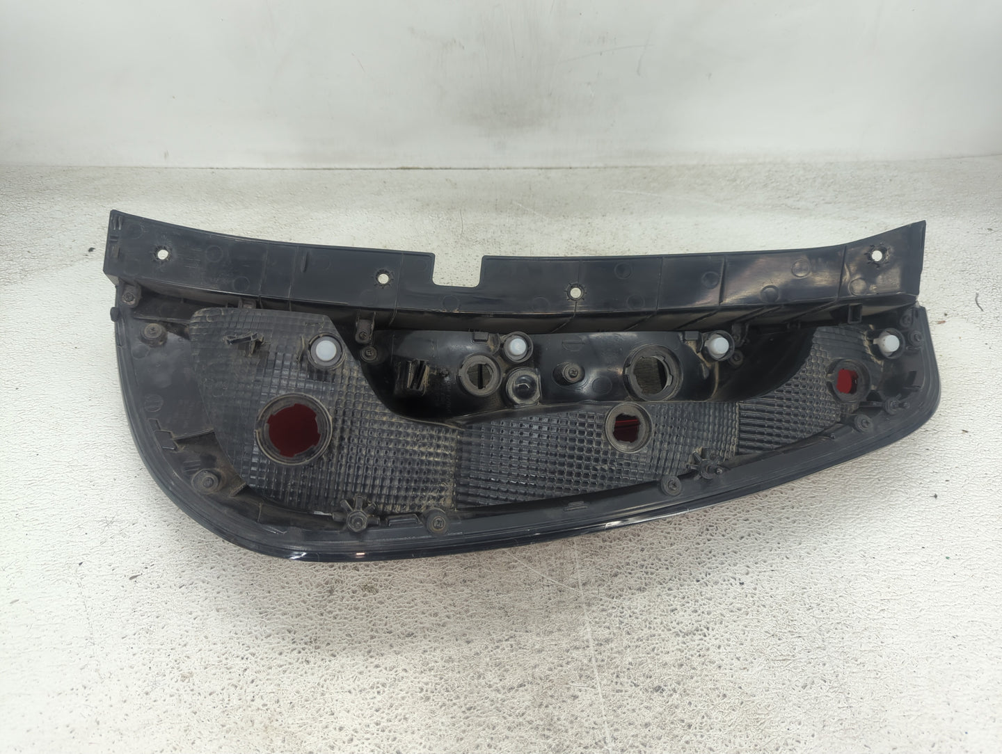 2014-2019 Kia Soul Tail Light Assembly Driver Left OEM Fits Fits 2014 2015 2016 2017 2018 2019 OEM Used Auto Parts - Oemused