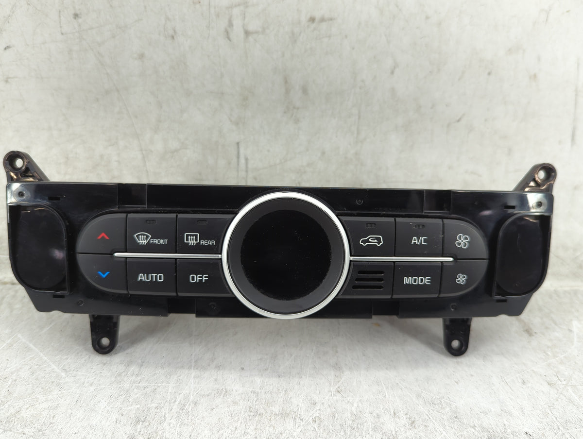 2017 Kia Soul Climate Control Module Temperature AC/Heater Replacement P/N:97250-B2DQ1CA Fits OEM Used Auto Parts - Oemuseda