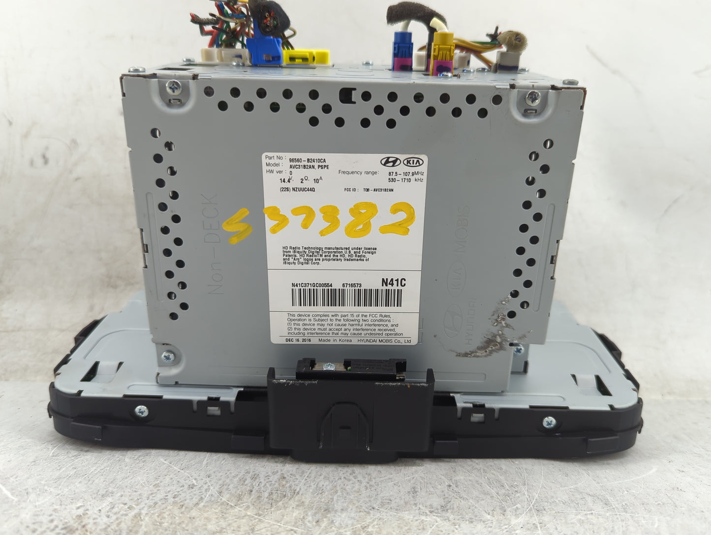 2017 Kia Soul Radio AM FM Cd Player Receiver Replacement P/N:96560-B2410CA AVC31B2AN, AVC31B2AN Fits OEM Used Auto Parts - O