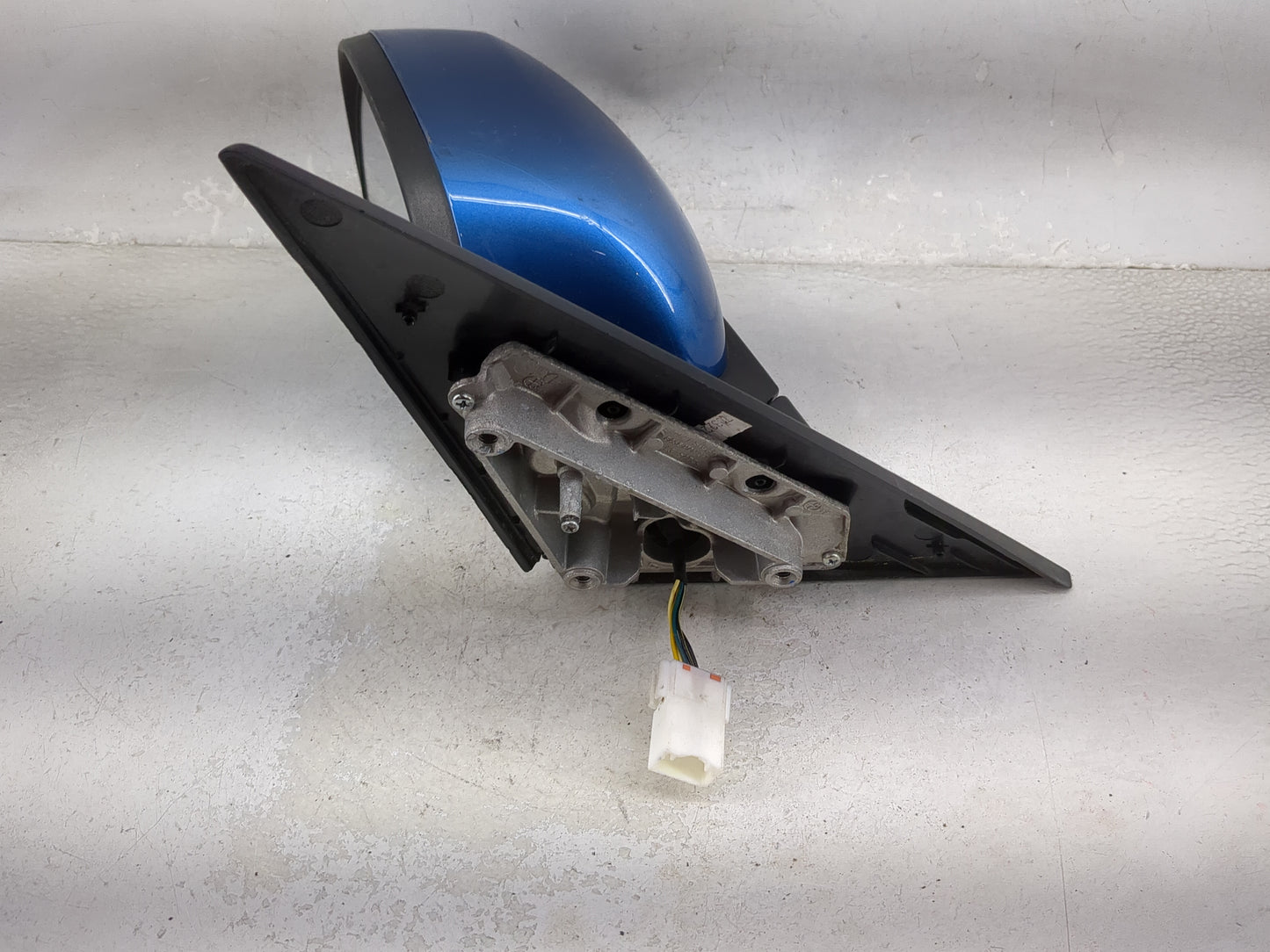 2014-2019 Kia Soul Driver Side View Mirror - Left Door Mirror OEM Used - Oemusedautoparts1.com