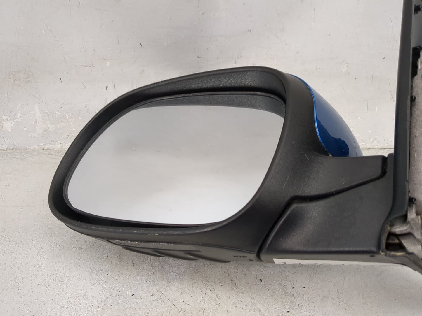 2014-2019 Kia Soul Driver Side View Mirror - Left Door Mirror OEM Used - Oemusedautoparts1.com