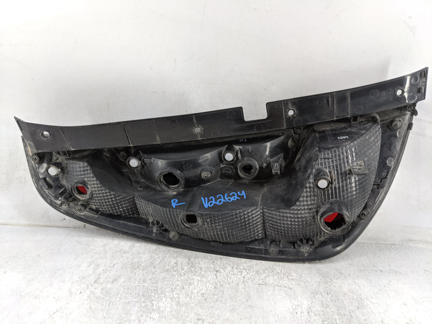 2014-2019 Kia Soul Passenger Right Side Deck Lid Mounted Tail Light 1479860 - Oemusedautoparts1.com