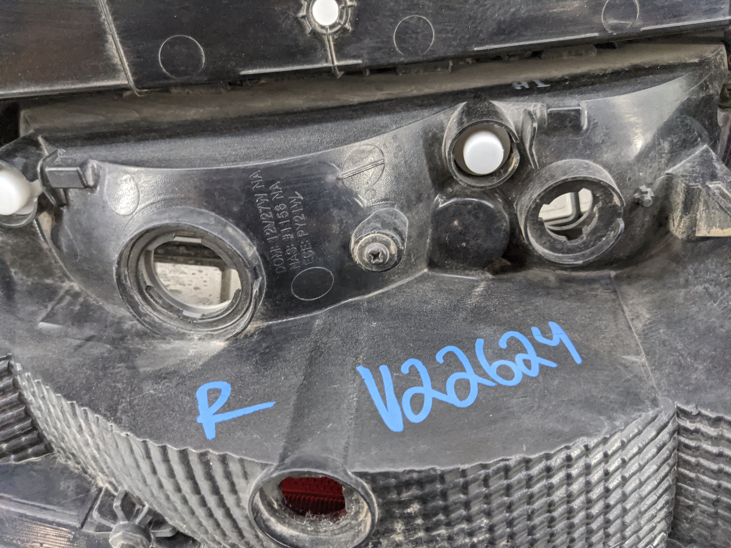 2014-2019 Kia Soul Passenger Right Side Deck Lid Mounted Tail Light 1479860 - Oemusedautoparts1.com