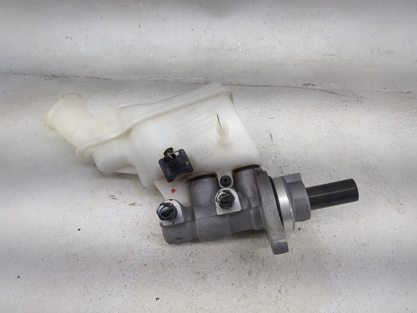 2017-2019 Kia Soul Brake Master Cylinder 1490570 - Oemusedautoparts1.com