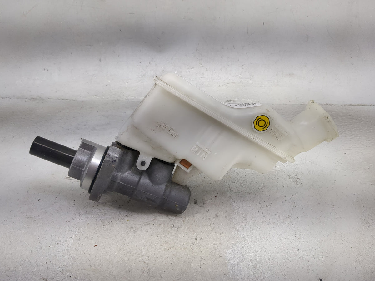 2017-2019 Kia Soul Brake Master Cylinder 1490570 - Oemusedautoparts1.com