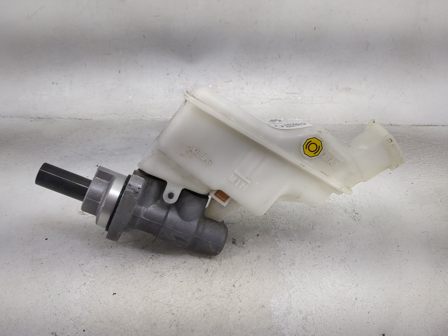 2017-2019 Kia Soul Brake Master Cylinder 1490570 - Oemusedautoparts1.com