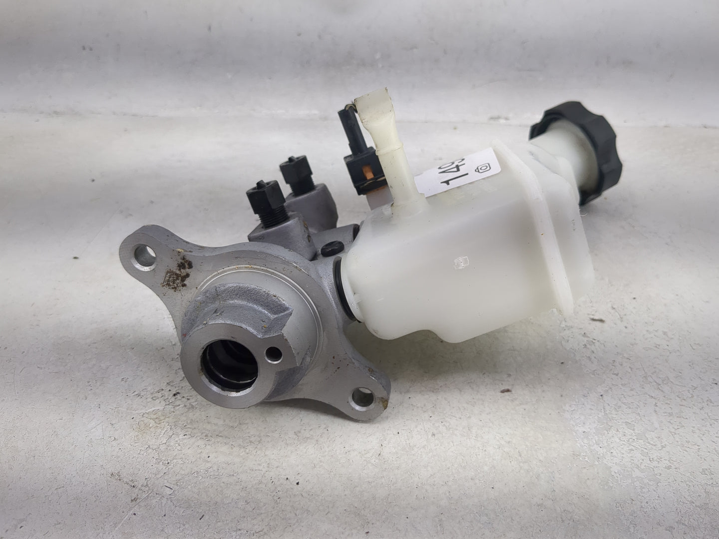 2017-2019 Kia Soul Brake Master Cylinder 1492072 - Oemusedautoparts1.com