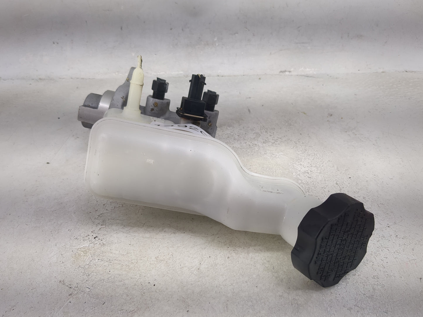 2017-2019 Kia Soul Brake Master Cylinder 1492072 - Oemusedautoparts1.com