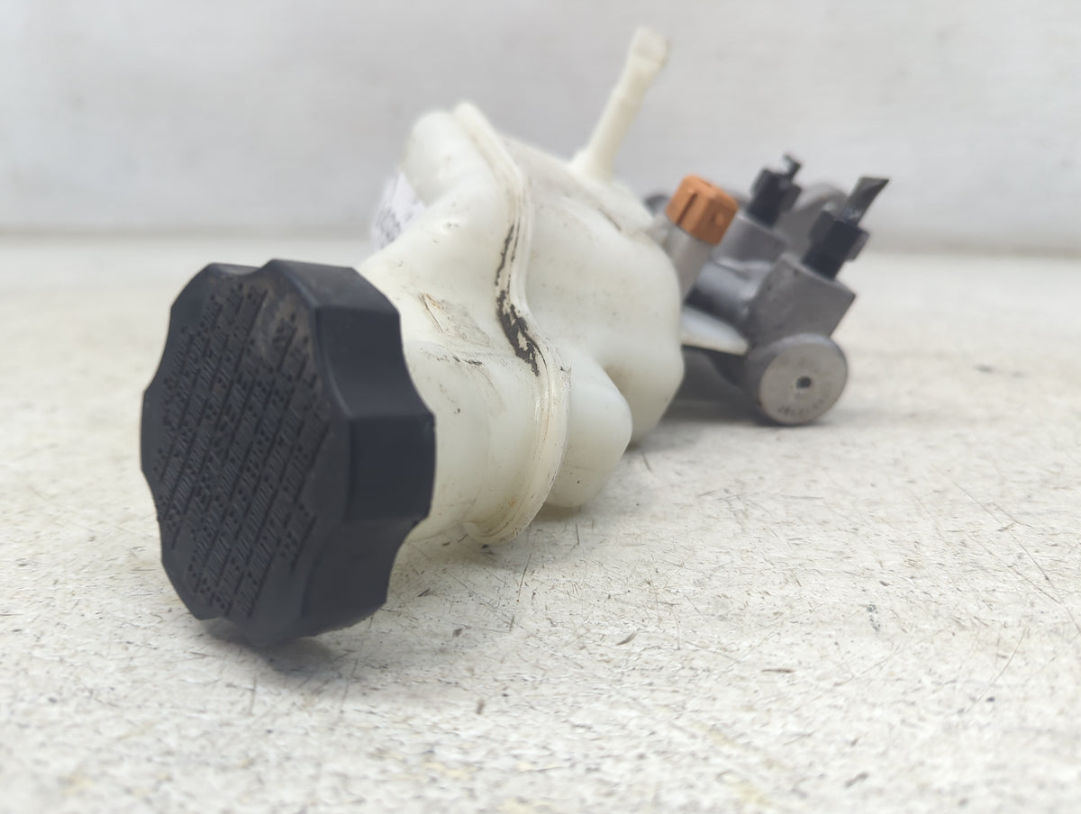 2017-2019 Kia Soul Brake Master Cylinder 1498308 - Oemusedautoparts1.com
