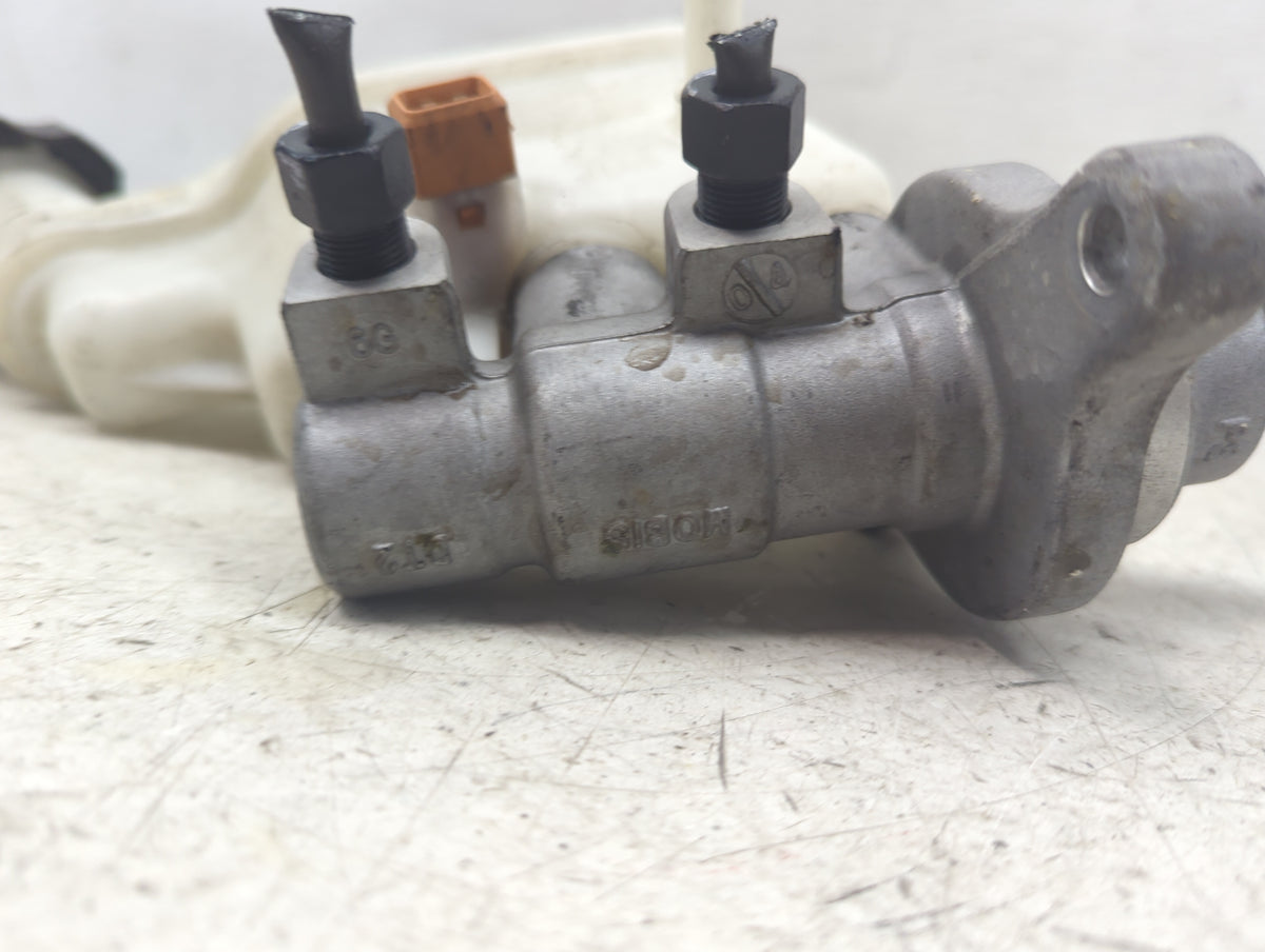 2017-2019 Kia Soul Brake Master Cylinder 1498308 - Oemusedautoparts1.com