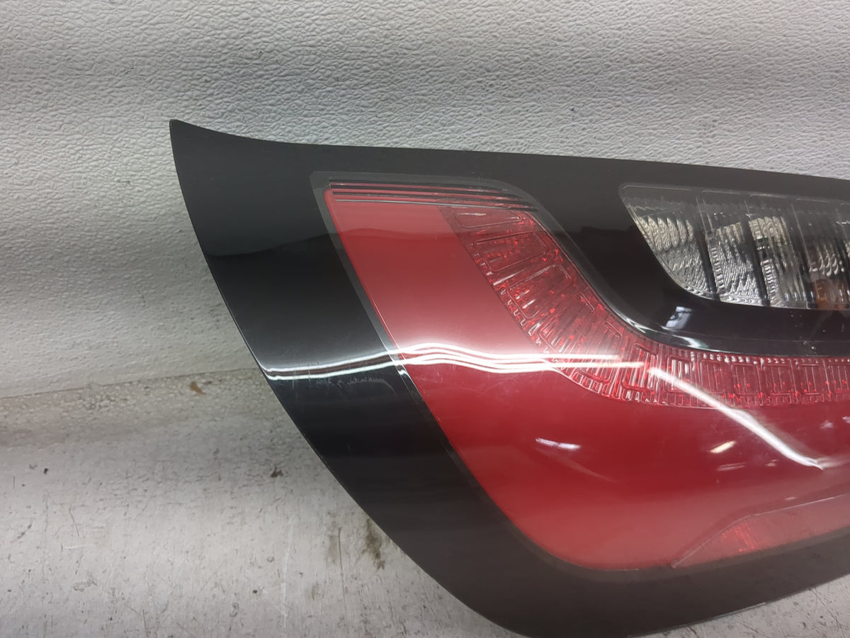 2014-2019 Kia Soul Tail Light Assembly Passenger Right OEM P/N:92402-B2 Fits Fits 2014 2015 2016 2017 2018 2019 OEM Used Aut