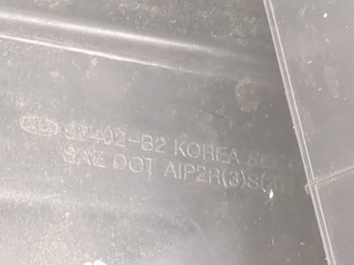 2014-2019 Kia Soul Tail Light Assembly Passenger Right OEM P/N:92402-B2 Fits Fits 2014 2015 2016 2017 2018 2019 OEM Used Aut